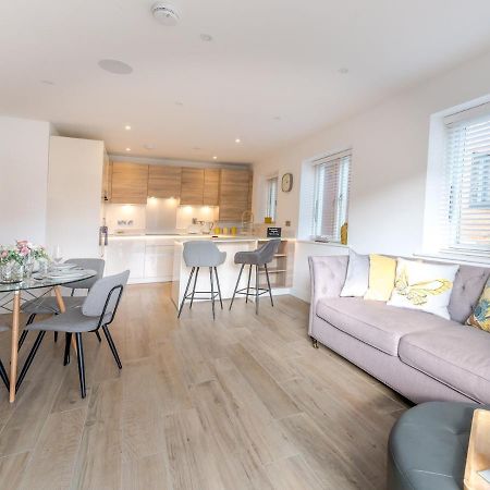 Pass The Keys Contemporary Apartment With Secure Parking Shrewsbury Buitenkant foto