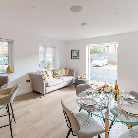 Pass The Keys Contemporary Apartment With Secure Parking Shrewsbury Buitenkant foto