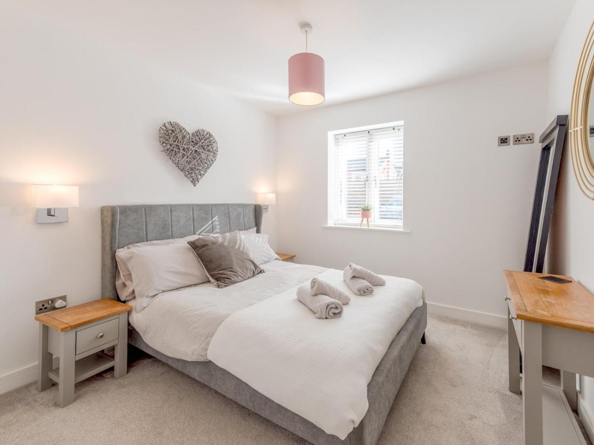 Pass The Keys Contemporary Apartment With Secure Parking Shrewsbury Buitenkant foto