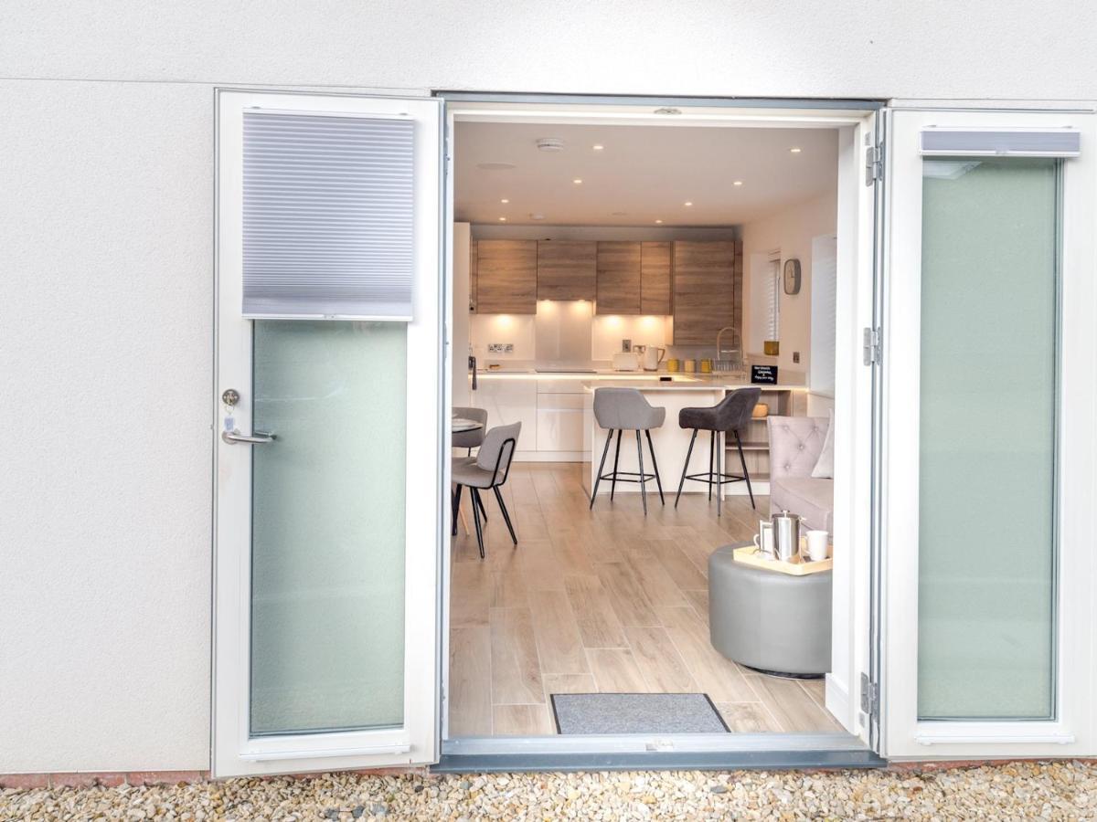 Pass The Keys Contemporary Apartment With Secure Parking Shrewsbury Buitenkant foto