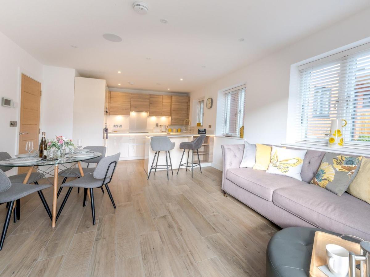 Pass The Keys Contemporary Apartment With Secure Parking Shrewsbury Buitenkant foto