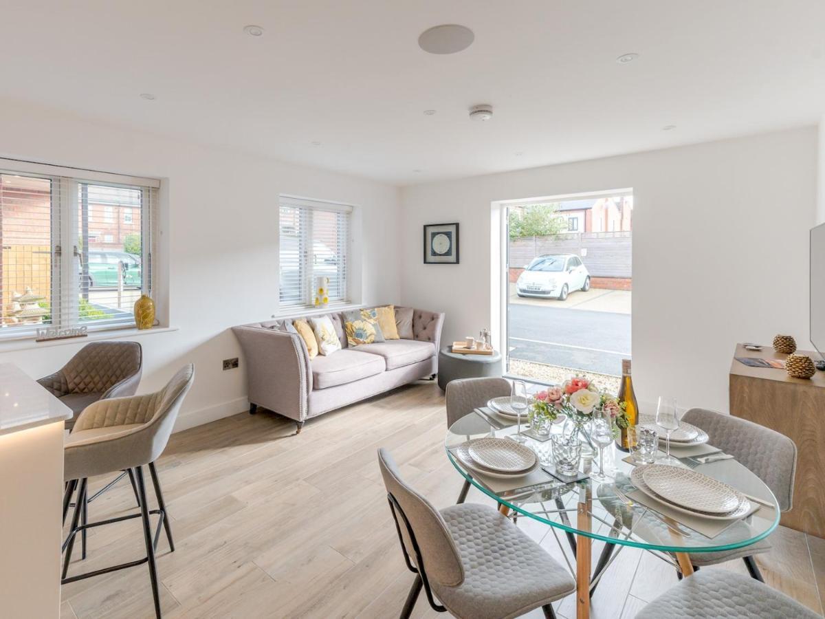 Pass The Keys Contemporary Apartment With Secure Parking Shrewsbury Buitenkant foto