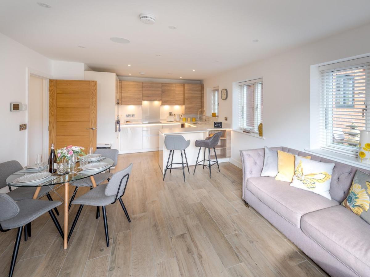 Pass The Keys Contemporary Apartment With Secure Parking Shrewsbury Buitenkant foto