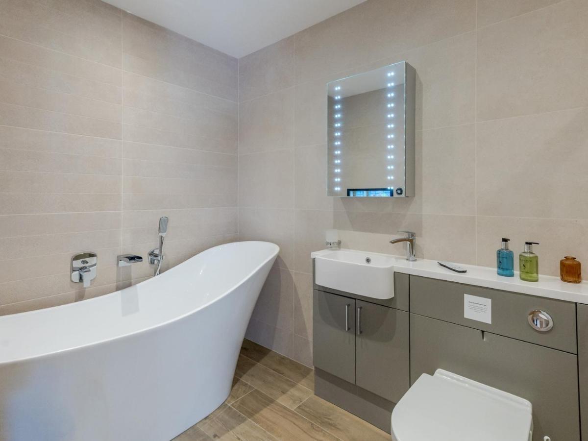 Pass The Keys Contemporary Apartment With Secure Parking Shrewsbury Buitenkant foto