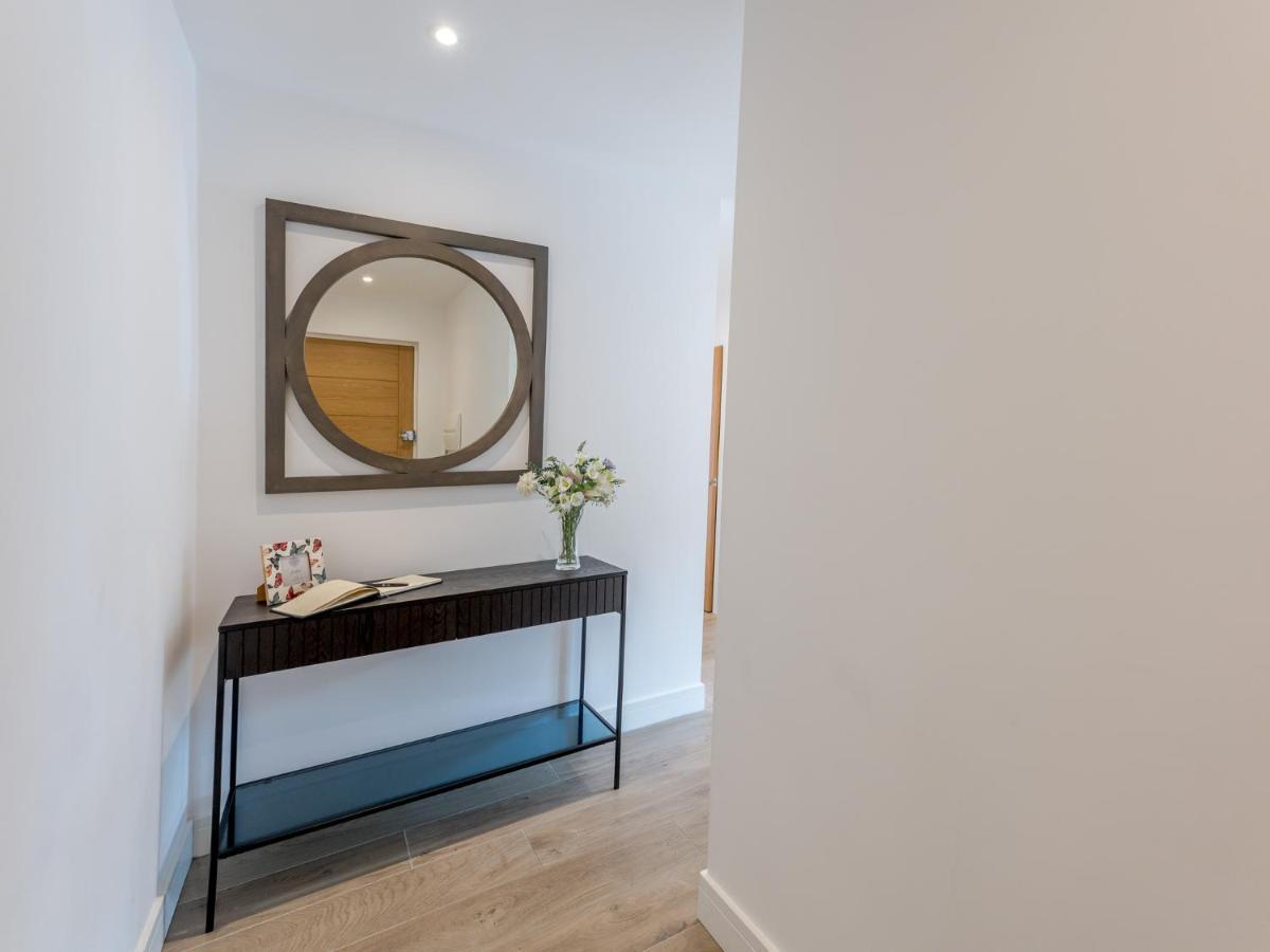 Pass The Keys Contemporary Apartment With Secure Parking Shrewsbury Buitenkant foto