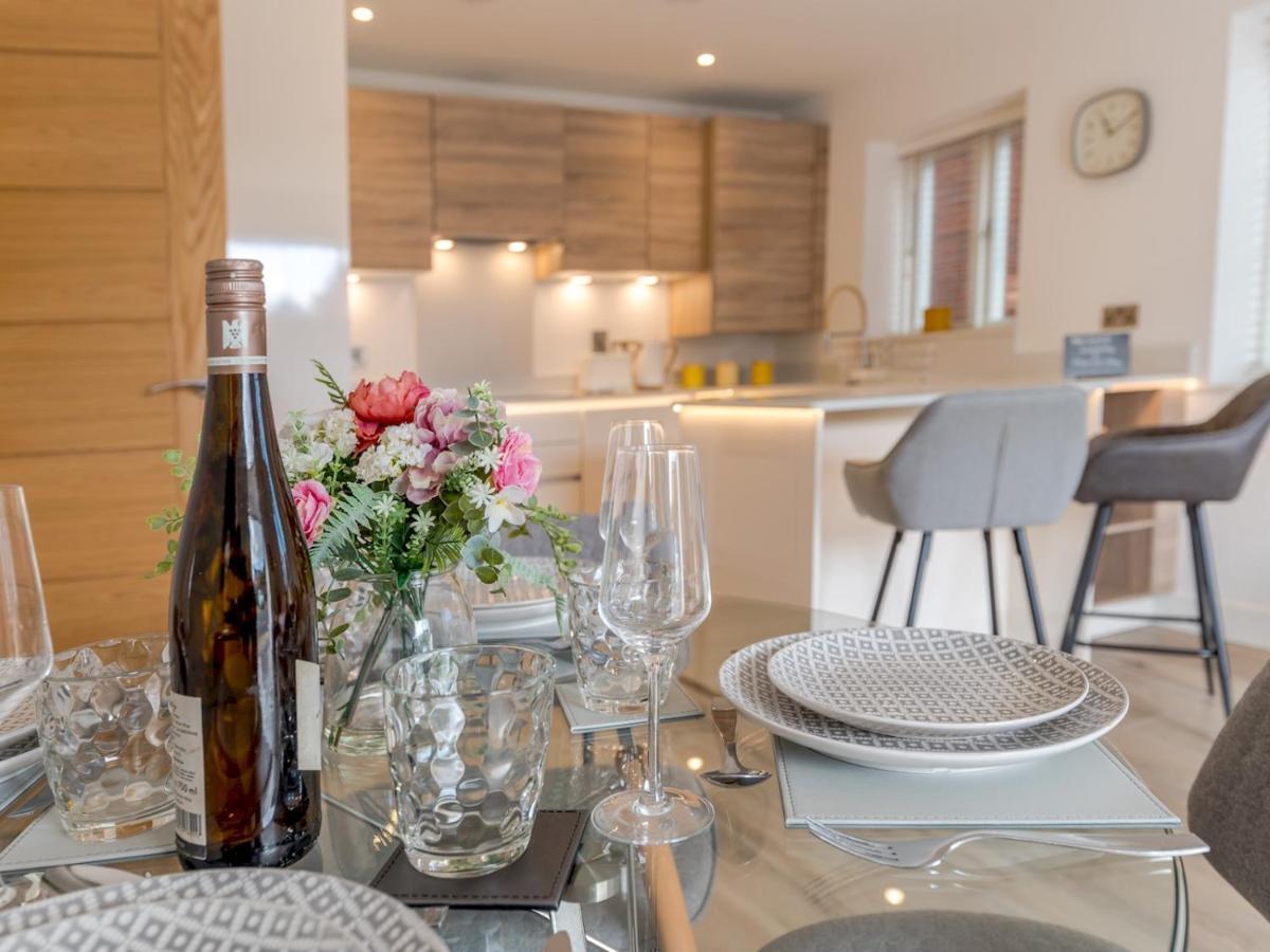 Pass The Keys Contemporary Apartment With Secure Parking Shrewsbury Buitenkant foto