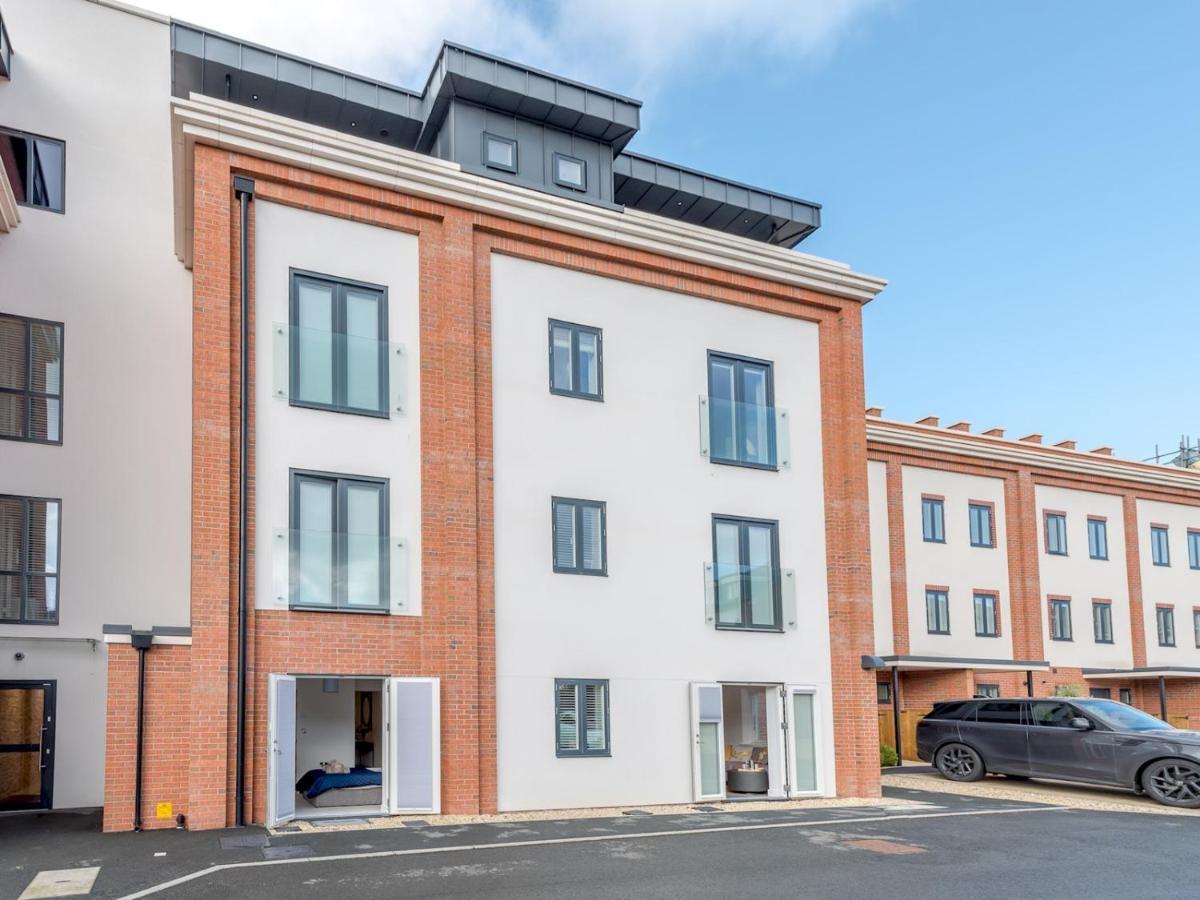 Pass The Keys Contemporary Apartment With Secure Parking Shrewsbury Buitenkant foto