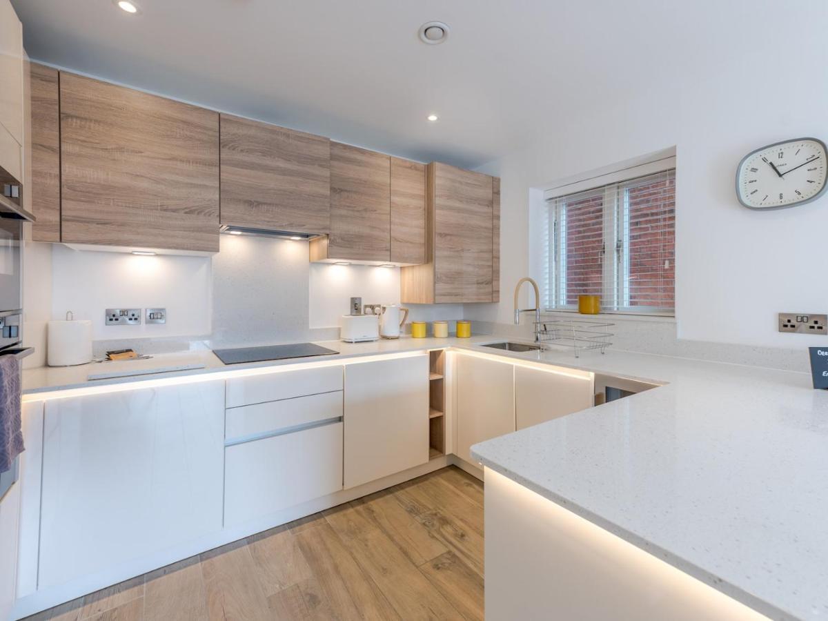 Pass The Keys Contemporary Apartment With Secure Parking Shrewsbury Buitenkant foto