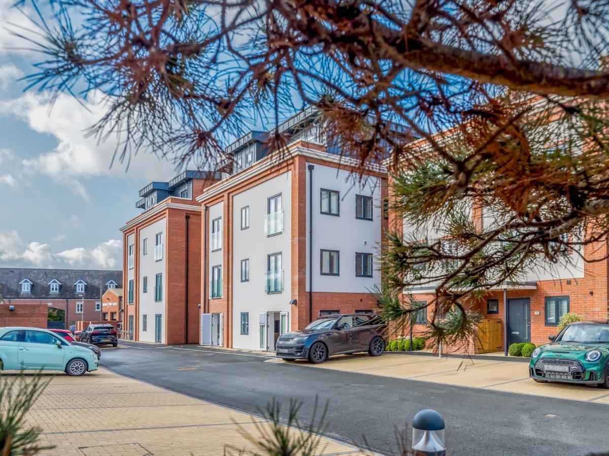Pass The Keys Contemporary Apartment With Secure Parking Shrewsbury Buitenkant foto